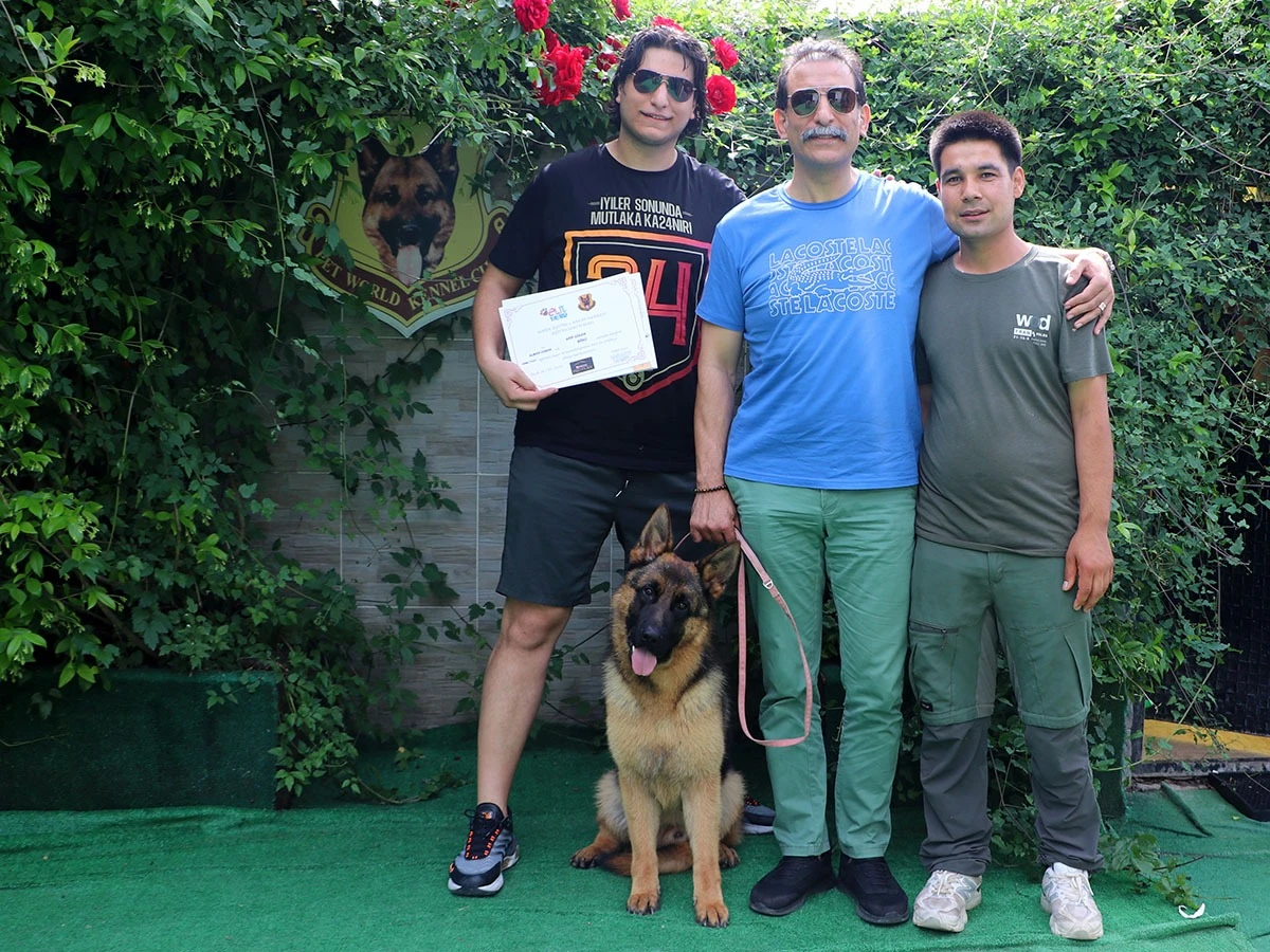 Sevgili Gülen Ailesi, Elit Yavru Petworld Çiftliğimizden sahiplendikleri Alman Çoban yavrularına kavuştu
