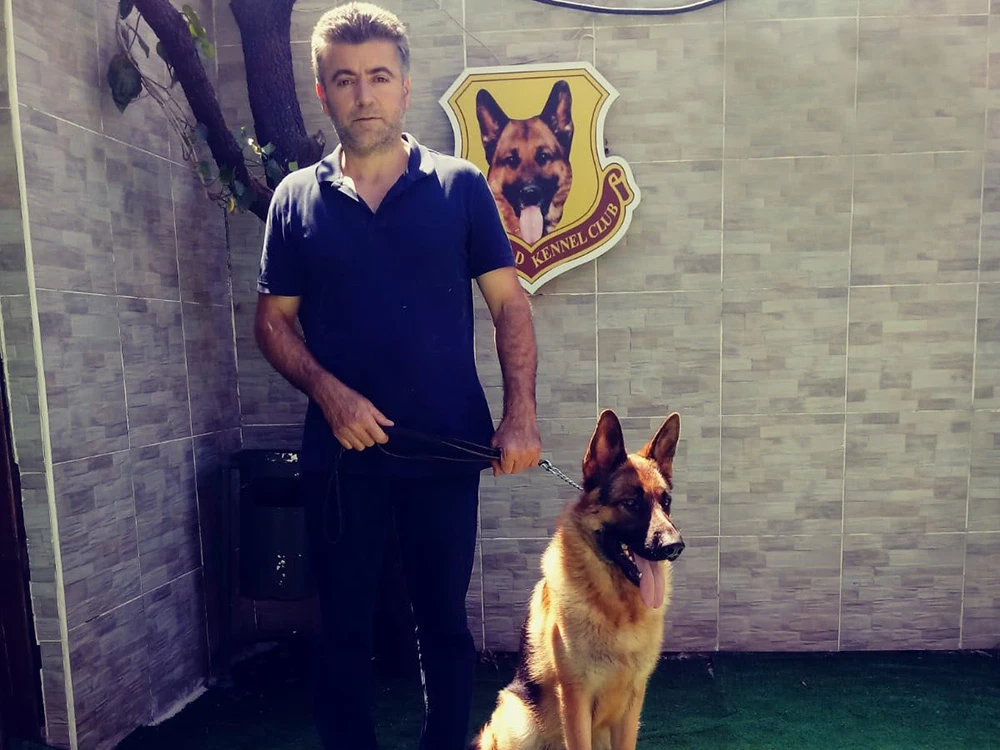 Perro, temel ve ileri itaat eğitimlerini başarıyla tamamladı