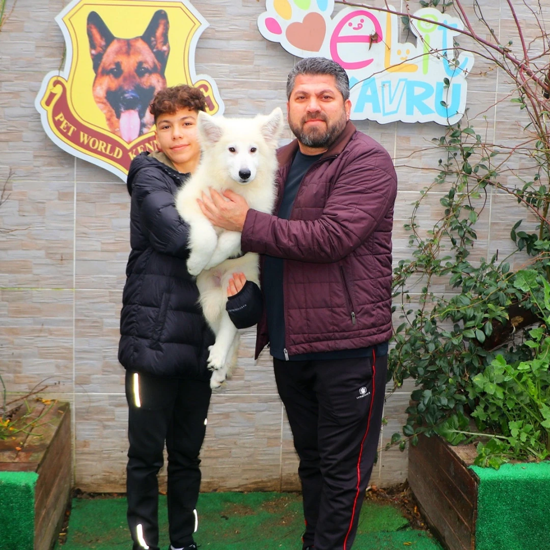 Mersin'den çiftliğimize gelen Alkaya ailesi Beyaz Alman Çoban yavrularına kavuştu