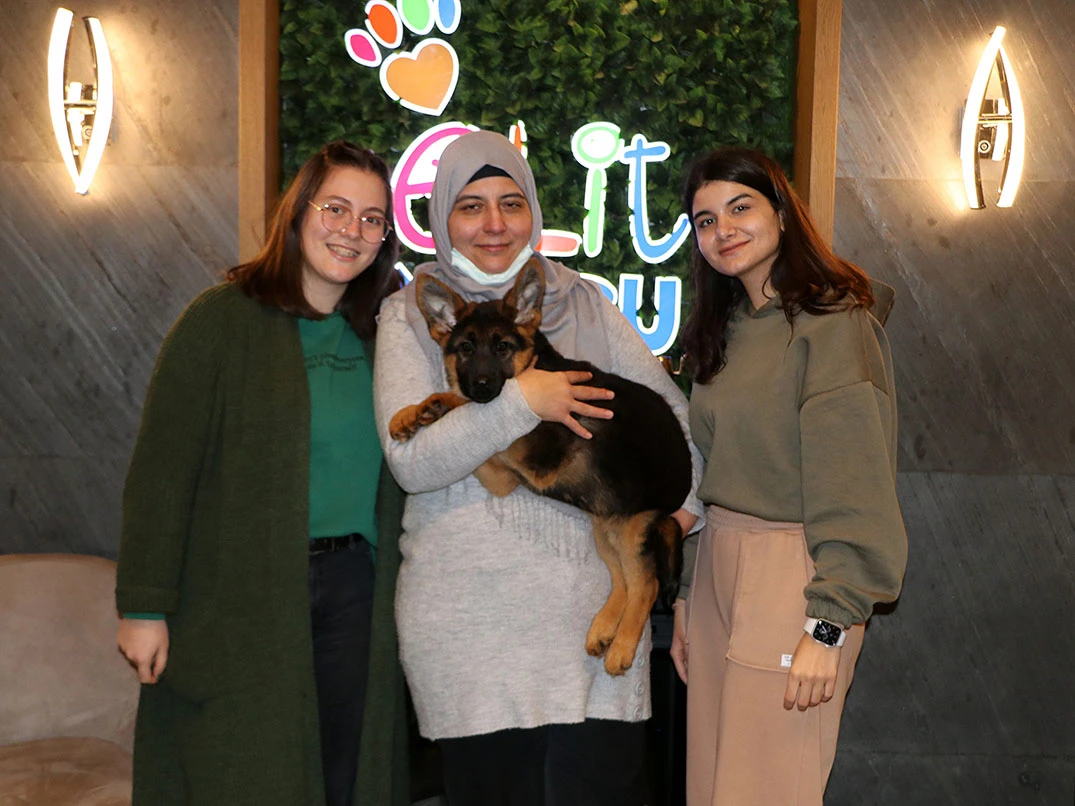 Demir ailesi Alman Çoban yavrularına kavuştu